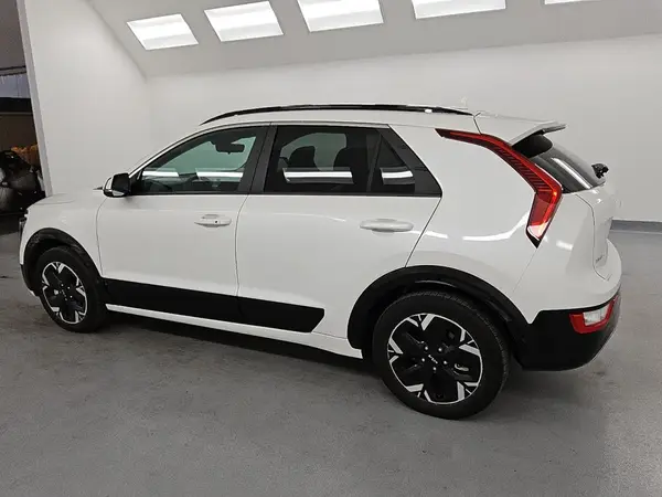 KNDCR3L13R5110646 2024 KIA NIRO - Image 2