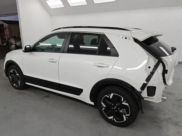 KNDCR3L14P5026915 2023 KIA NIRO - Image 2