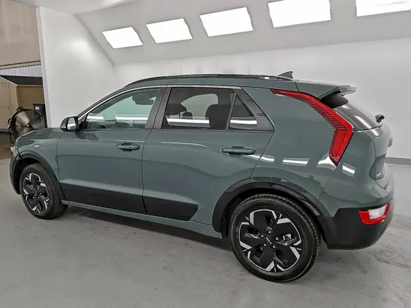 KNDCR3L14P5027143 2023 KIA NIRO - Image 2