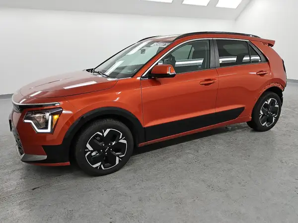 KNDCR3L14P5027739 2023 KIA NIRO - Image 1