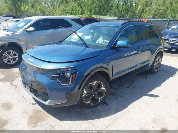 KNDCR3L14P5030978 2023 KIA NIRO - Image 2