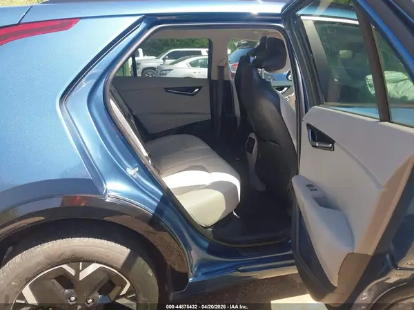 KNDCR3L14P5030978 2023 KIA NIRO - Image 8