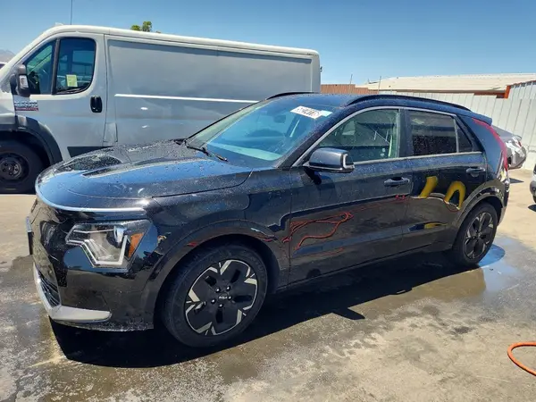 KNDCR3L14P5035937 2023 KIA NIRO - Image 1