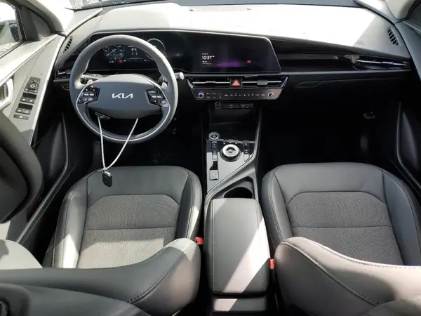 KNDCR3L14P5038059 2023 KIA NIRO - Image 8