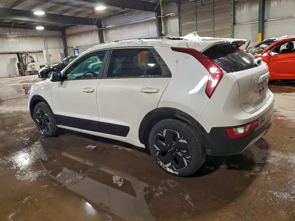 KNDCR3L14P5052978 2023 KIA NIRO - Image 2