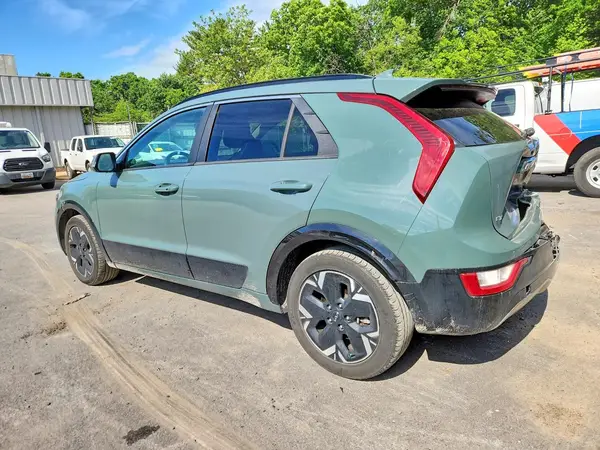 KNDCR3L14P5053659 2023 KIA NIRO - Image 2