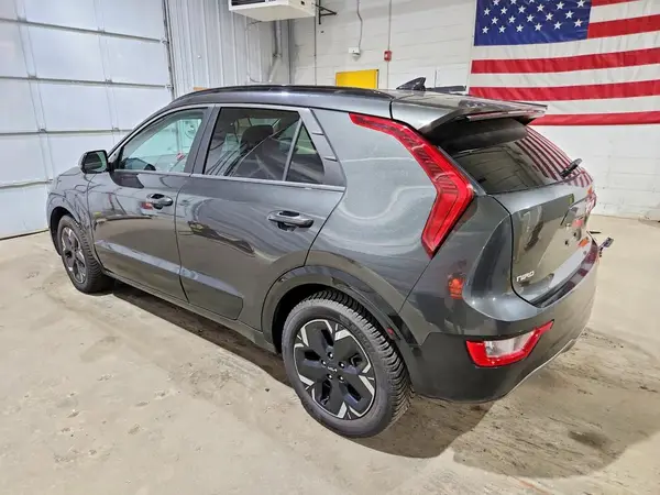 KNDCR3L14P5075533 2023 KIA NIRO - Image 2