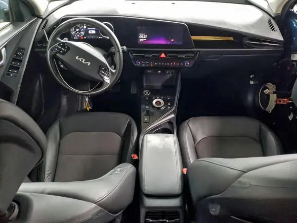 KNDCR3L15P5021366 2023 KIA NIRO - Image 8