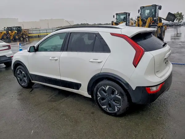 KNDCR3L15P5021383 2023 KIA NIRO - Image 2