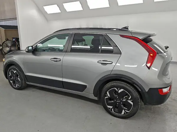KNDCR3L15P5025594 2023 KIA NIRO - Image 2