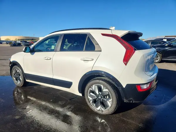 KNDCR3L15P5033629 2023 KIA NIRO - Image 2
