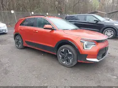KNDCR3L15P5035588 2023 KIA NIRO