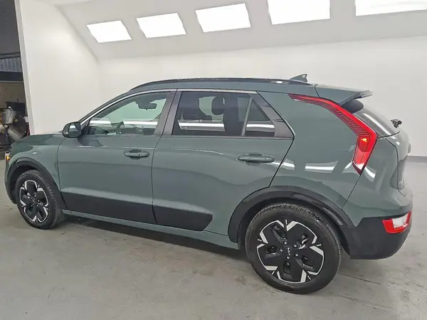 KNDCR3L15P5036224 2023 KIA NIRO - Image 2