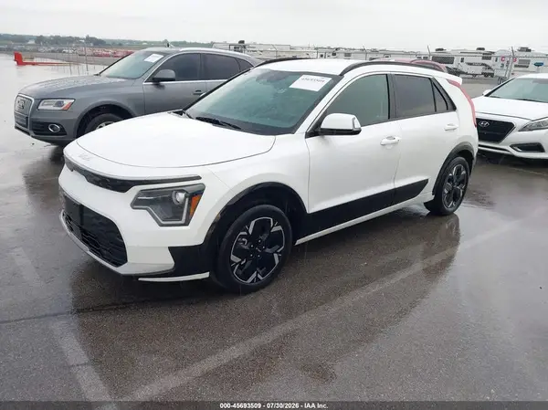 KNDCR3L15P5044887 2023 KIA NIRO - Image 2