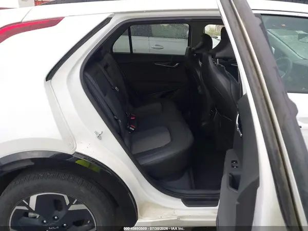 KNDCR3L15P5044887 2023 KIA NIRO - Image 8
