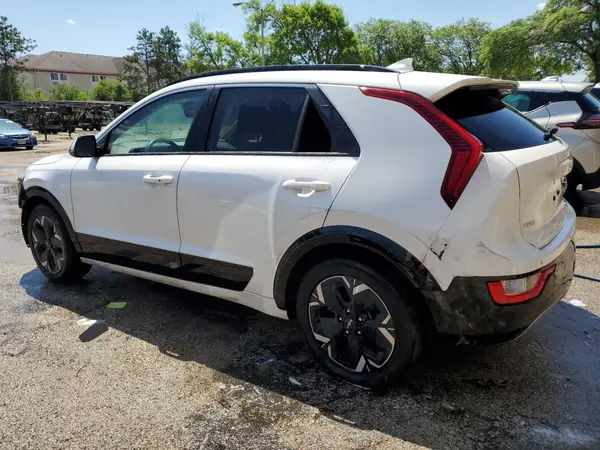 KNDCR3L15P5045246 2023 KIA NIRO - Image 2