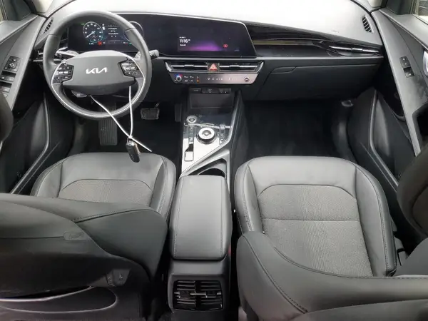 KNDCR3L15P5045294 2023 KIA NIRO - Image 8
