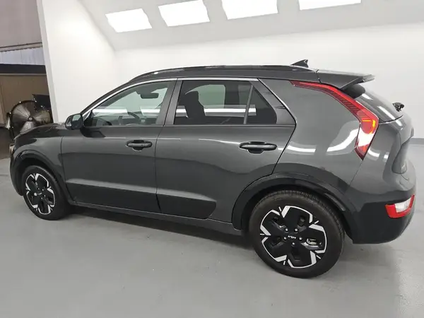 KNDCR3L15P5045618 2023 KIA NIRO - Image 2