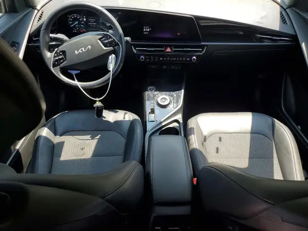 KNDCR3L15P5045957 2023 KIA NIRO - Image 8