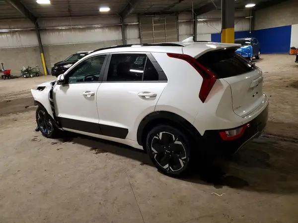 KNDCR3L15P5049085 2023 KIA NIRO - Image 2