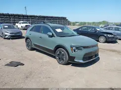 KNDCR3L15P5051290 2023 KIA NIRO