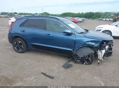 KNDCR3L15P5053573 2023 KIA NIRO