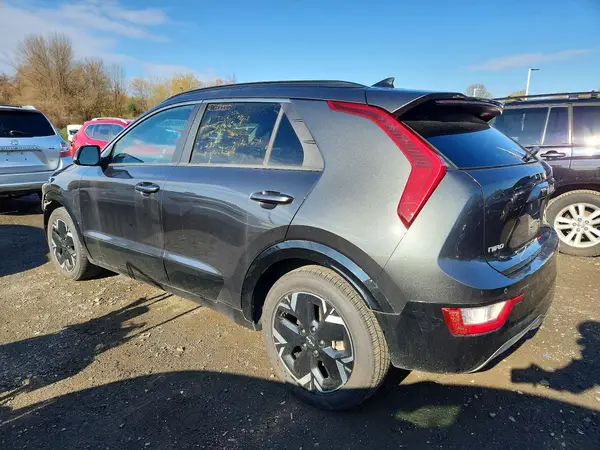 KNDCR3L15P5055694 2023 KIA NIRO - Image 2
