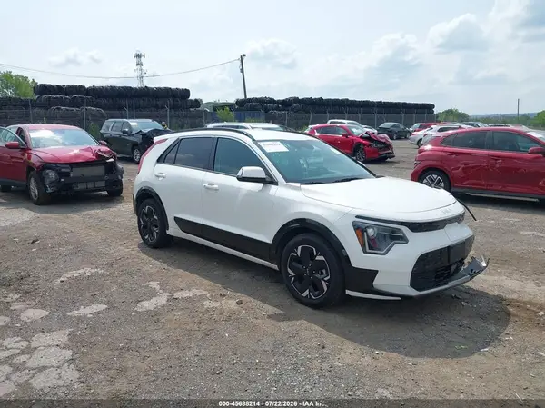 KNDCR3L15R5090870 2024 KIA NIRO - Image 1