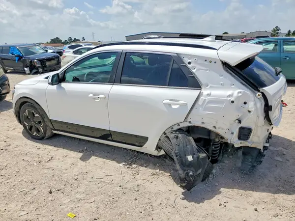 KNDCR3L15R5098421 2024 KIA NIRO - Image 2