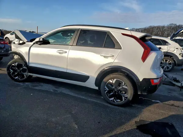 KNDCR3L15R5107330 2024 KIA NIRO - Image 2