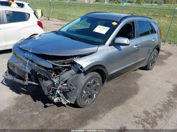 KNDCR3L16P5021652 2023 KIA NIRO - Image 2
