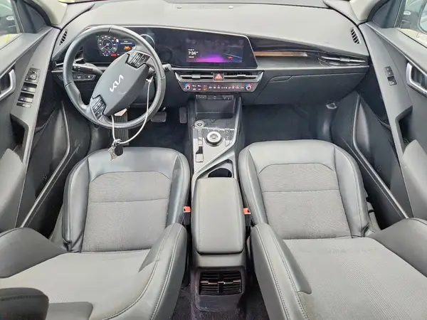 KNDCR3L16P5024065 2023 KIA NIRO - Image 8