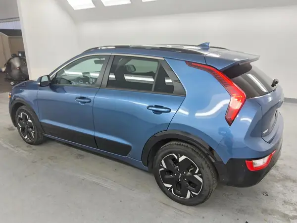 KNDCR3L16P5026012 2023 KIA NIRO - Image 2