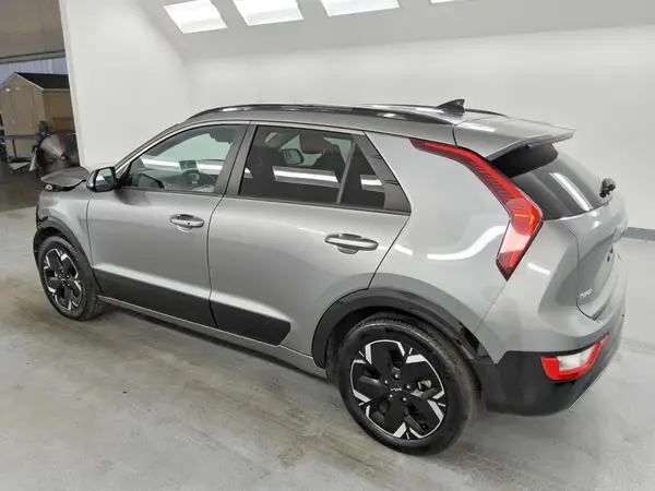 KNDCR3L16P5028682 2023 KIA NIRO - Image 2