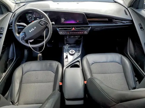 KNDCR3L16P5034059 2023 KIA NIRO - Image 8