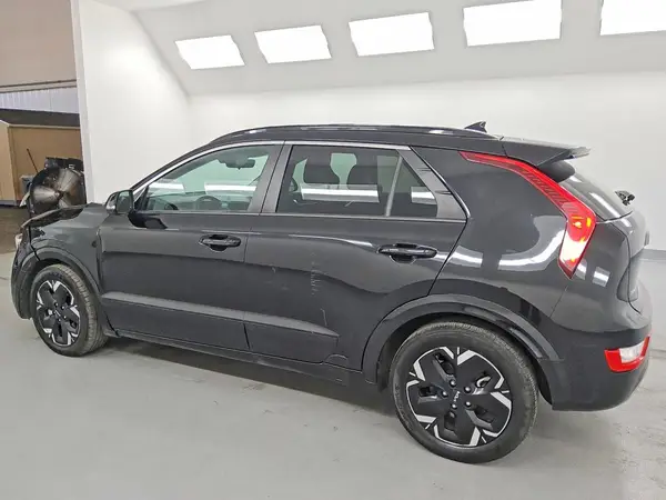 KNDCR3L16P5035941 2023 KIA NIRO - Image 2