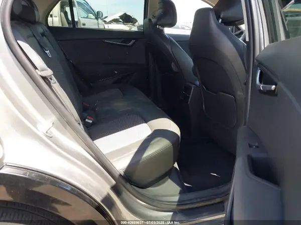 KNDCR3L16P5039102 2023 KIA NIRO - Image 8