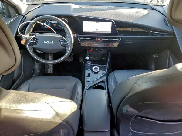 KNDCR3L17P5018694 2023 KIA NIRO - Image 8