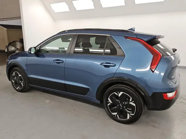 KNDCR3L17P5027119 2023 KIA NIRO - Image 2