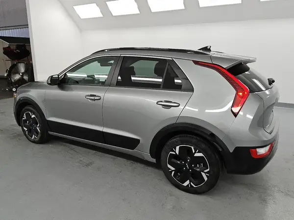 KNDCR3L17P5034040 2023 KIA NIRO - Image 2