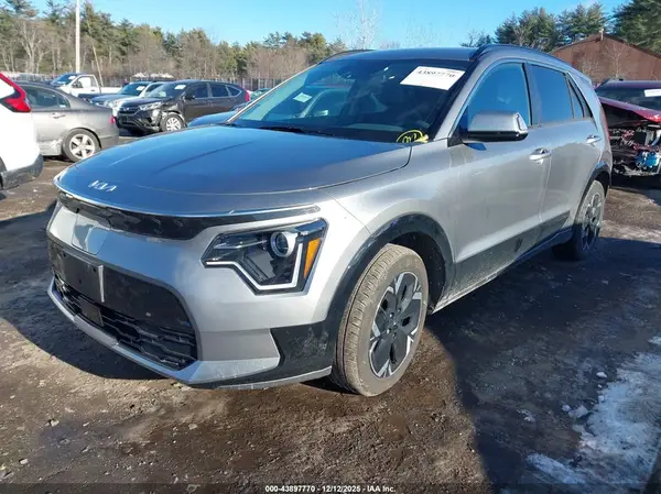 KNDCR3L17P5039707 2023 KIA NIRO - Image 2