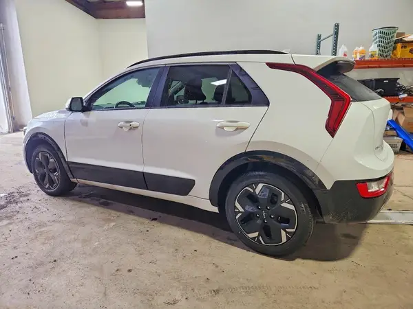 KNDCR3L17P5045880 2023 KIA NIRO - Image 2