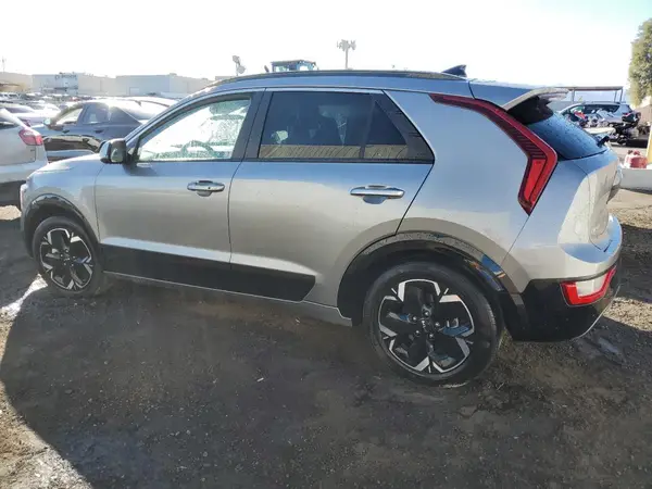 KNDCR3L17P5045944 2023 KIA NIRO - Image 2
