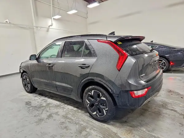 KNDCR3L17P5071816 2023 KIA NIRO - Image 2