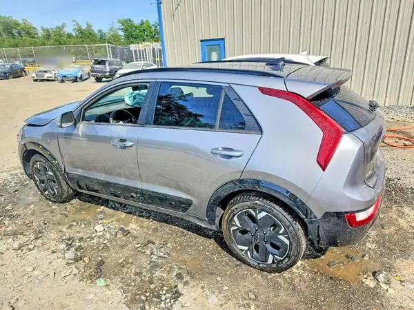 KNDCR3L17P5073470 2023 KIA NIRO - Image 2