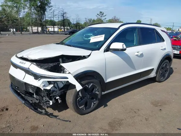 KNDCR3L17P5076353 2023 KIA NIRO - Image 2