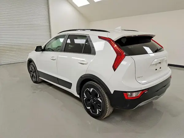 KNDCR3L17R5097948 2024 KIA NIRO - Image 2