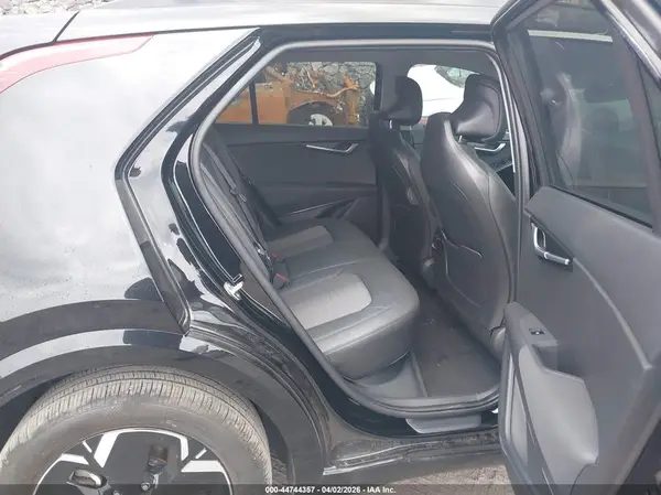 KNDCR3L17R5102324 2024 KIA NIRO - Image 8