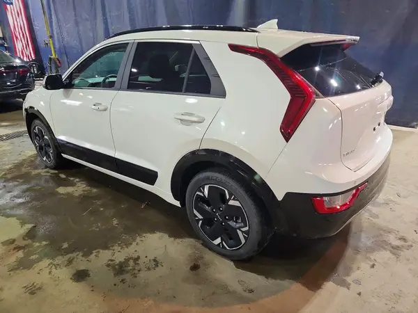KNDCR3L17R5105983 2024 KIA NIRO - Image 2
