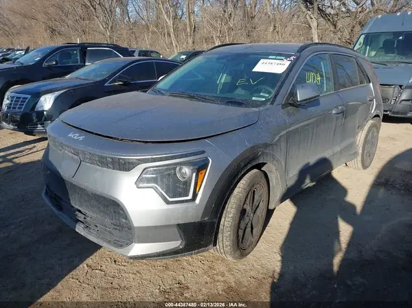 KNDCR3L17R5106230 2024 KIA NIRO - Image 2